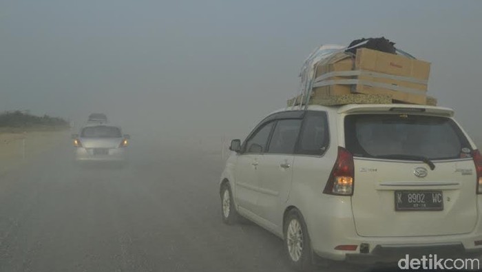 Tak Ada Penerangan, Pemudik Harus Hati-hati Melintas Tol Darurat Pejagan