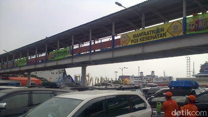 Pelabuhan Merak Mulai Dipadati Pemudik, Penyeberang Meningkat 50 Persen
