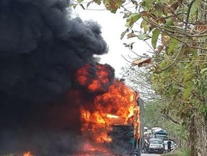 Balapan Motor, Pelajar Ini Terseret Bus dan Terbakar