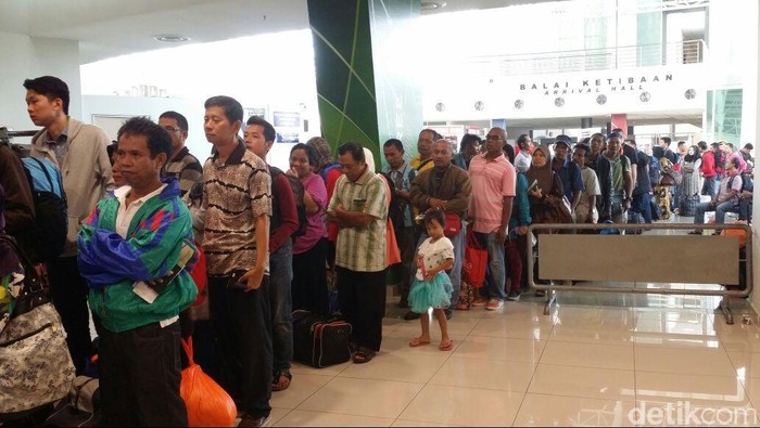 Wih! Begini Membeludaknya Pemudik WNI dari Malaysia