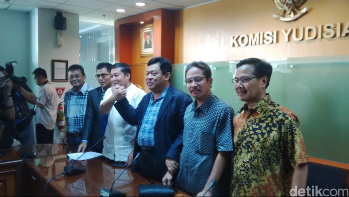 KY Siap Beri Bantuan Hukum untuk Suparman dan Taufik