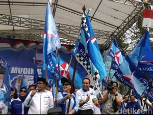 Lepas Ribuan Pemudik, Ani Yudhoyono Minta Sopir Tak Ngebut