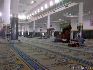 Pandemi Corona, Masjid Agung Annur Riau Tiadakan Salat Berjemaah