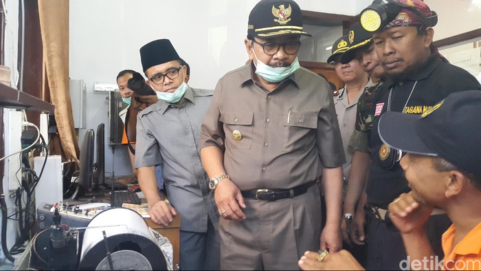 Gubernur Jatim Minta Warga Tidak Sebar Kabar Palsu Erupsi Gunung Raung