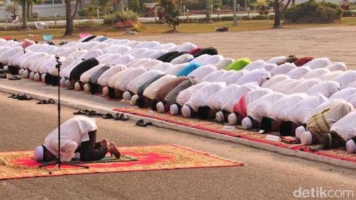 Sebagian Masyarakat Jakarta Mulai Salat Idul Adha Pagi Ini