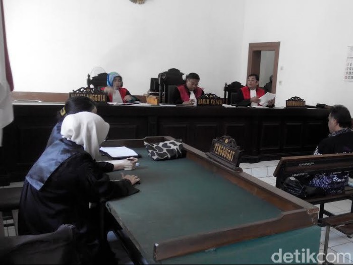 Kasus Gratifikasi, Pegawai PN Bandung Divonis Bebas