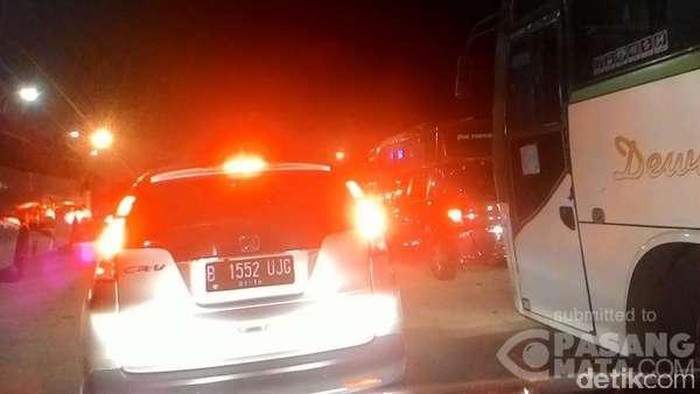 Macet 3 Km Jelang Masuk Tol Cipali dari Jakarta