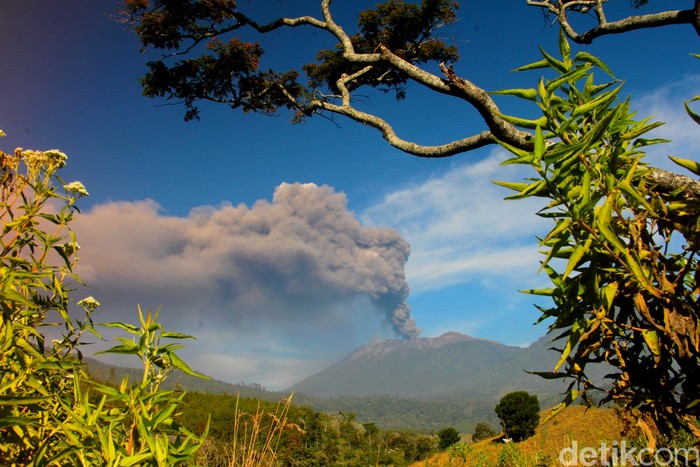 PVMBG: Aktivitas Vulkanik Gunung Raung dan Gamalama Menurun