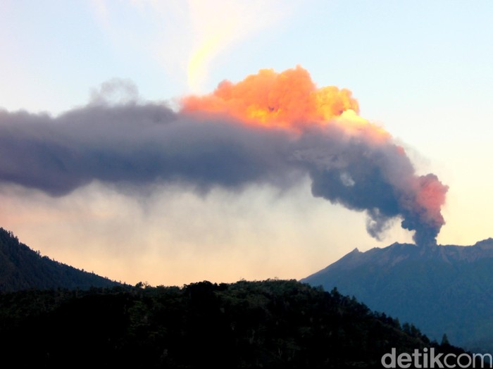 Gunung Raung Erupsi, Bandara Juanda dan Malang Segera Ditutup