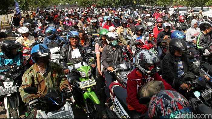 Polisi Sediakan 5 Bus untuk Bawa Pemudik Motor yang Overload