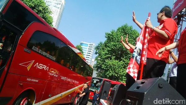 CT Lepas Pemudik Bareng Carrefour dengan Alphard Hingga 