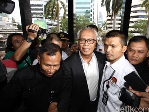 Dibela 150 Pengacara, OC Kaligis Tetap Tak Mau Bicarakan Kasus dengan Pengacara