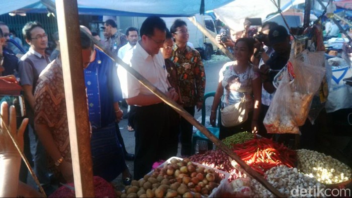 Ketua DPD RI Pantau Mudik di Semarang dan Cek Lapak Darurat Pasar Johar