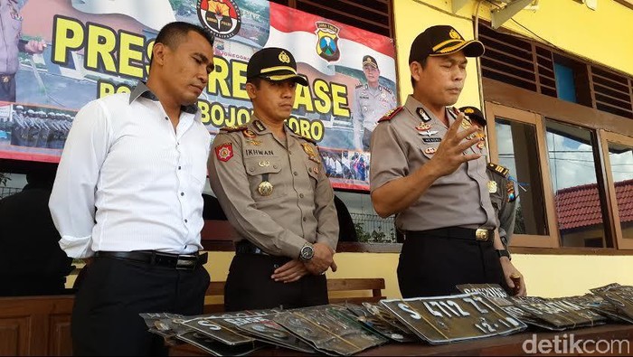 Belasan Motor Bodong dan Nopol Diamankan dari Rumah Penadah