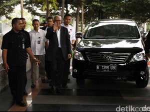 KPK Tegaskan Penyidik Tunjukkan Surat Penangkapan Saat Bawa OC Kaligis