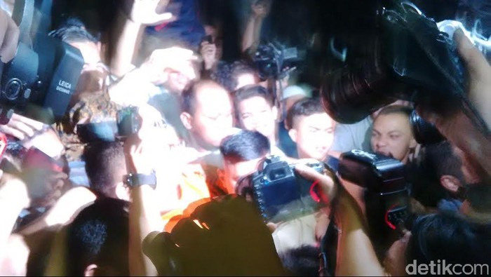 OC Kaligis Ditahan, Pendukung Ribut di KPK
