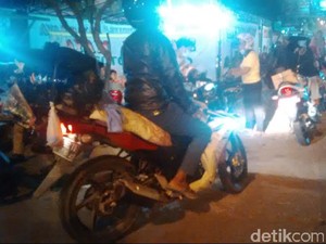 Jelang Dinihari, Pemudik Sepeda Motor Ramaikan Jalur Kalimalang