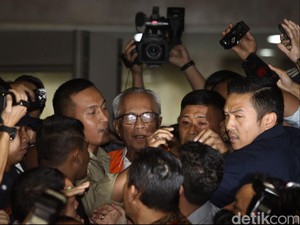 Tanpa Didampingi Pengacara, OC Kaligis Ngeluh ke Hakim Soal Kesehatan