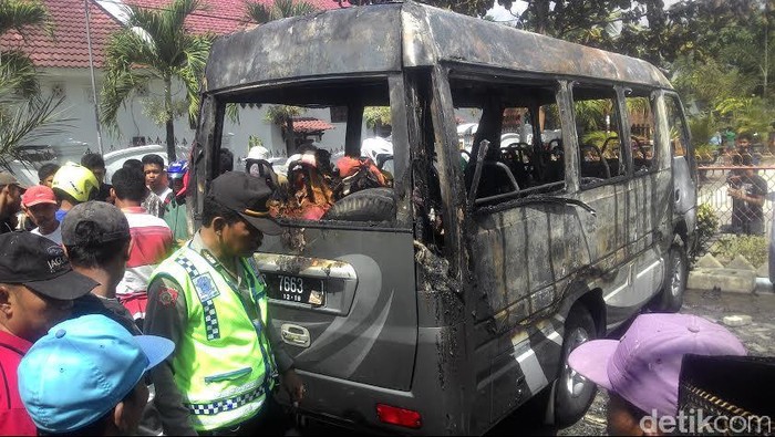 Ditinggal Salat, Mobil Rombongan Pemudik Terbakar