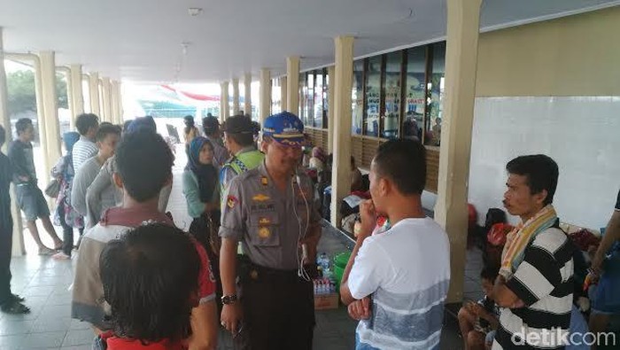 Ratusan Penumpang Kapal Mudik dan Balik Terlantar di Banyuwangi