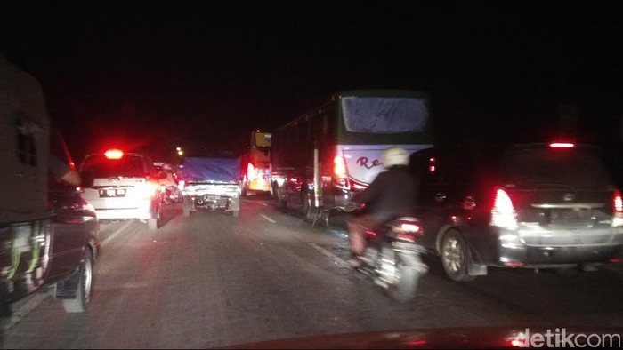 Selepas Maghrib Jalur Mudik Comal-Pekalongan Macet Panjang