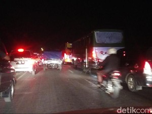 Selepas Maghrib Jalur Mudik Comal-Pekalongan Macet Panjang