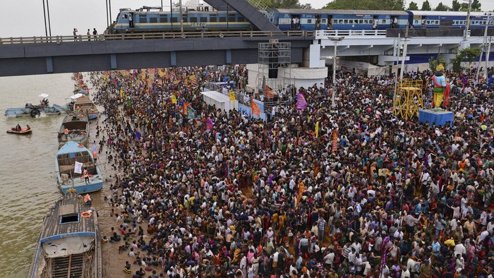 27 Orang Tewas dalam Kerusuhan di Festival Keagamaan India
