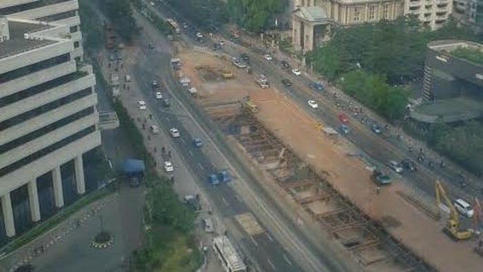 Jakarta Ditinggal Pemudik, Penampakan Jalan Sudirman yang Lebih Lengang