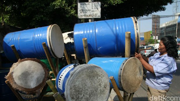 Penjual beduk di Tanah Abang