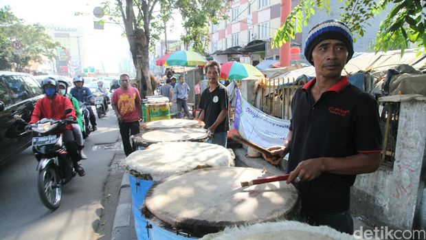 Penjual beduk di Tanah Abang