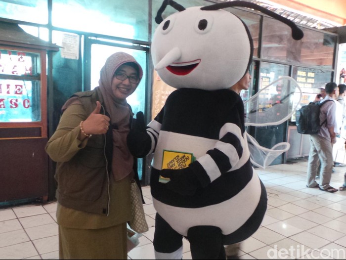 Nyamuk Raksasa Numpang Eksis di Posko Mudik Kampung Rambutan