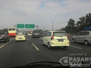 Puncak Arus Mudik, Tol Cikampek Menuju Cikopo Merayap Mulai KM 27