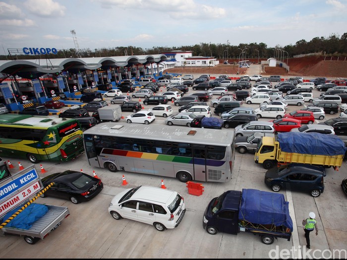 63.872 Kendaraan Melintasi Tol Cipali pada H-2 Lebaran