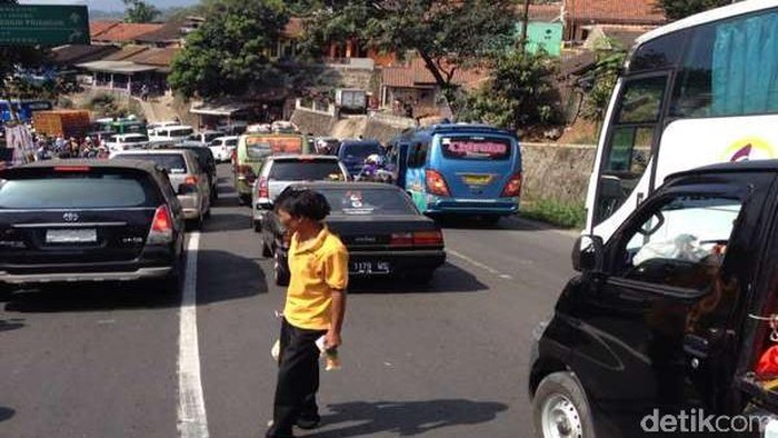 Jalur Nagreg Macet, Polisi Berlakukan Buka-Tutup ke Arah Tasik