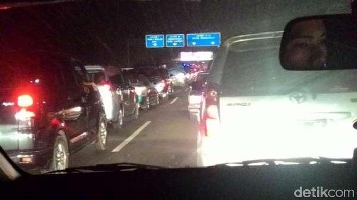 Puncak Arus Mudik, Tol Cikampek Kembali Padat Merayap