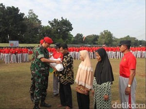 Berkah Ramadan Bagi Warga Kecil dari Prajurit Baret Merah