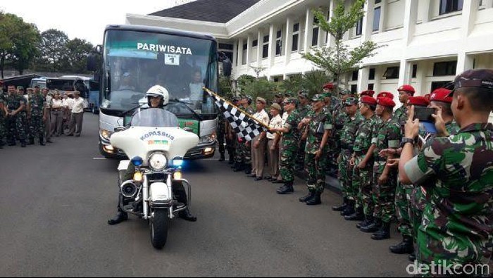 Kopassus dan Koarmabar Gelar Mudik Bersama Untuk Prajurit