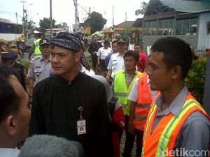 Gubernur Ganjar Cek Arus Mudik dan Perlintasan KA di Jalur Selatan Jateng