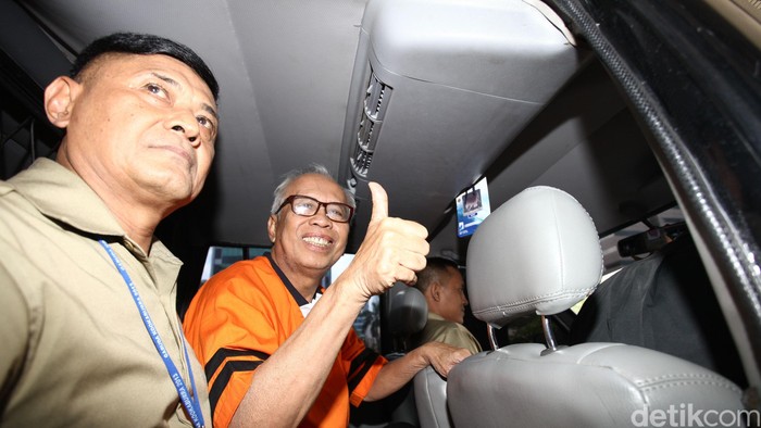 OC Kaligis Benarkan Bawa Buku ke PTUN Medan, Tapi Bantah Terkait Suap