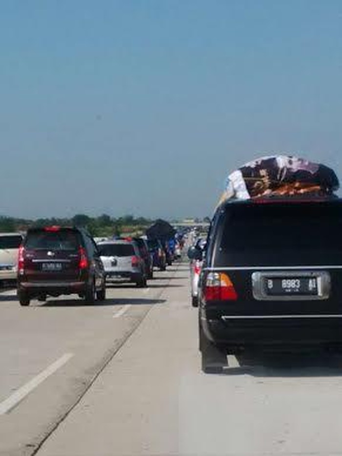 Puncak Arus Mudik, Macet 8 Km Jelang Exit Tol Palimanan