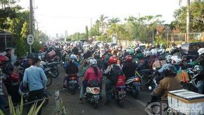 Arus Mudik di Cirebon Tersendat, Pemudik Motor Mendominasi