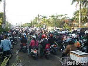 Arus Mudik di Cirebon Tersendat, Pemudik Motor Mendominasi