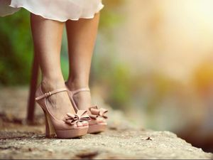 Jalan-jalan di Kota Ini Tak Boleh Pakai High Heels, Harus Ada Izin Resmi