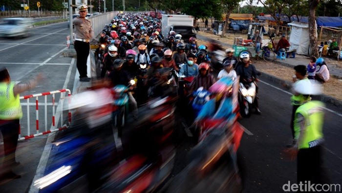 Motor Diusulkan Masuk Tol, Apa Kata Masyarakat?