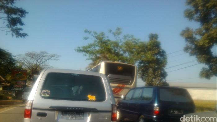 Selepas Tol Pejagan, Brebes Arah ke Purwokerto Parkir