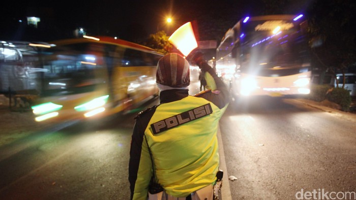 Jalur Nagreg Macet Parah, Arus Kendaraan ke Arah Garut Membludak