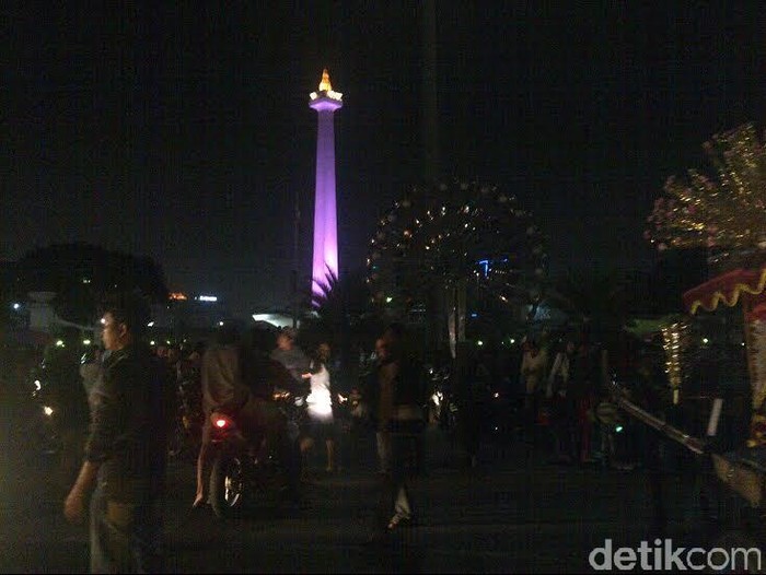 Malam Takbiran, Monas Mulai Ramai Kedatangan Muda-mudi
