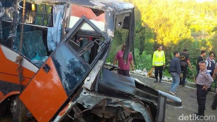 Sopir Bus yang Terlibat Kecelakaan Beruntun di Semarang Melarikan Diri