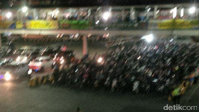 Pemudik Motor Mulai Serbu Pelabuhan Merak