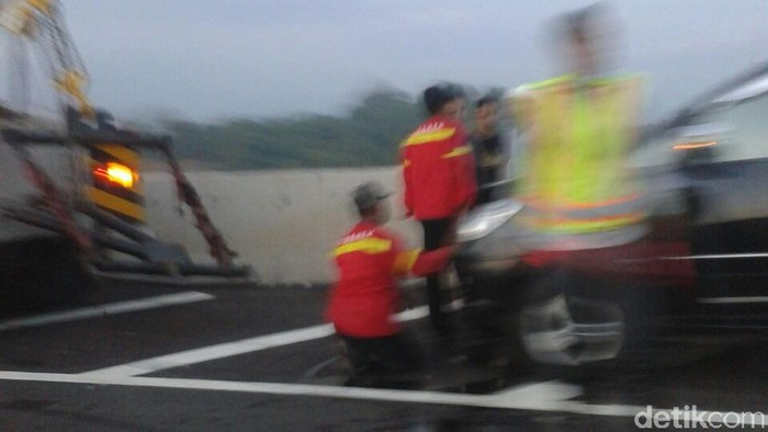 4 Mobil Tabrakan Beruntun di Tol Cipali Arah Palimanan